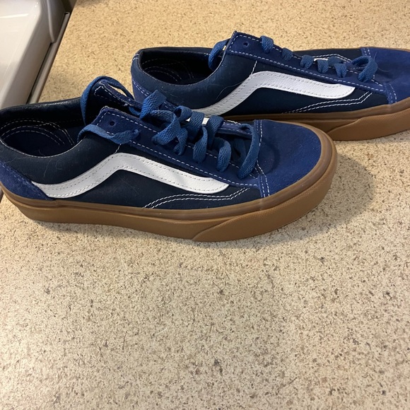 Women’s Blue and White Vans size 7 NWOT - Picture 2 of 4